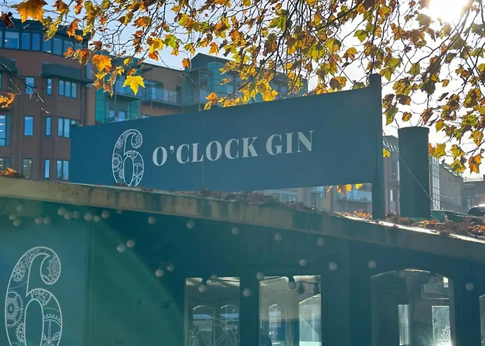 Comfortable Centre For Contractors And Couples - Centre Bristol