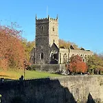Comfortable Centre For Contractors And Couples - Centre Bristol