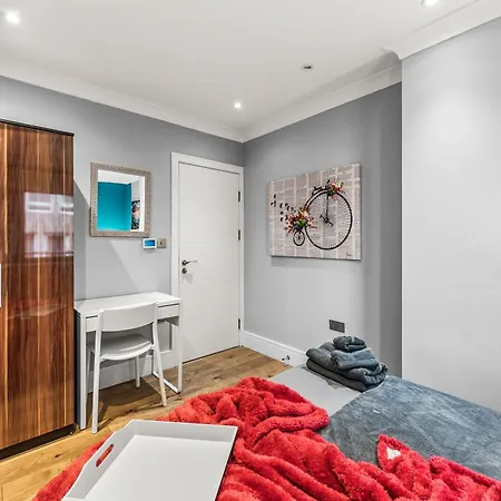 Comfortable Centre For Contractors And Couples - Centre Bristol