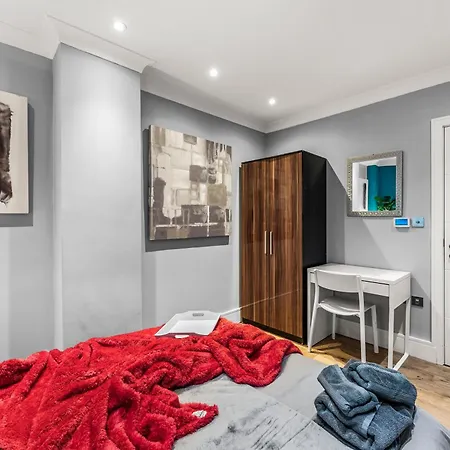 Comfortable Centre For Contractors And Couples - Centre * Bristol