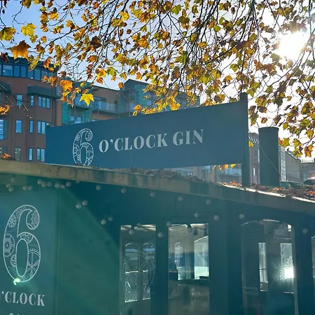 Comfortable Centre For Contractors And Couples - Centre بريستول