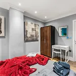 Comfortable Centre For Contractors And Couples - Centre * Bristol