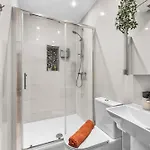 Comfortable Centre For Contractors And Couples - Centre Daire Bristol